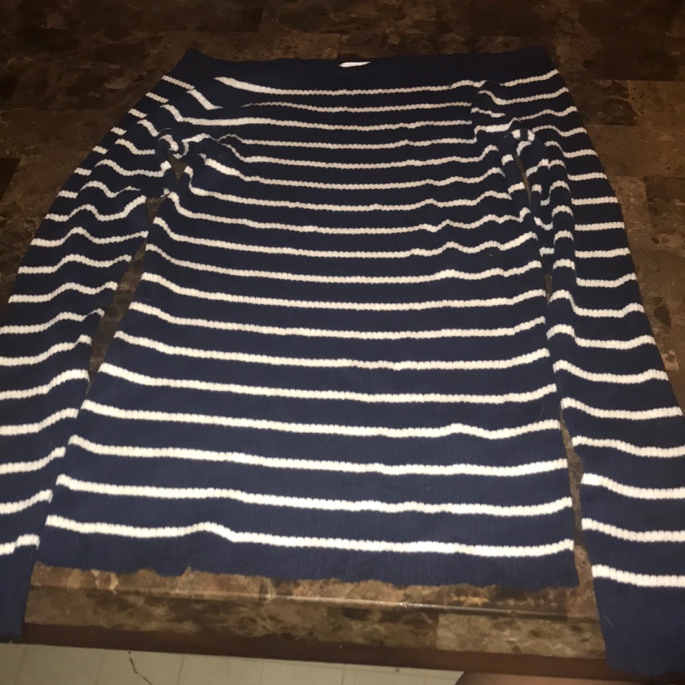 Dark blue sweater with white stripes